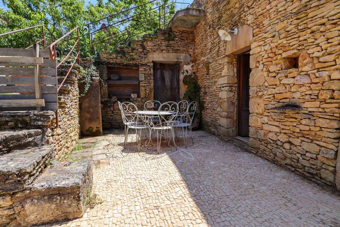 Estate in Sarlat-la-Canéda, Nouvelle-Aquitaine, France 5 - 16502187