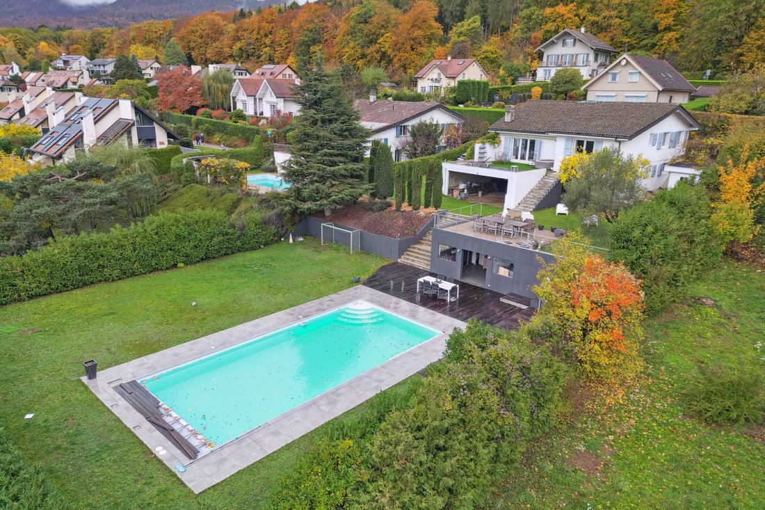 Splendid Villa In The Heart Of La Côte With Majestic Lake View