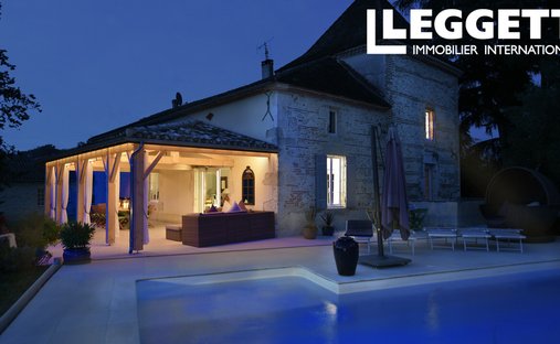 Castle in Castelmoron-sur-Lot, Nouvelle-Aquitaine, France 1