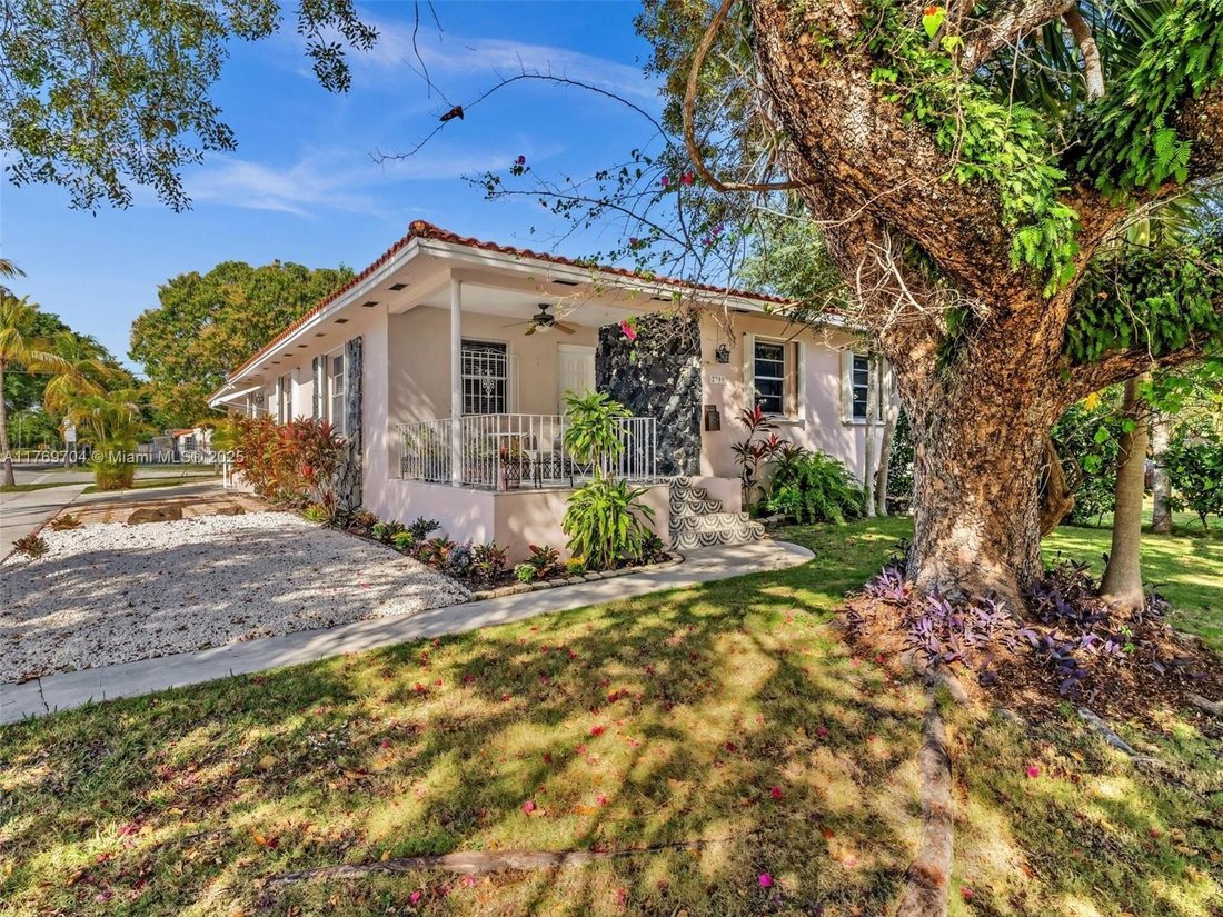 House in Miami, Florida, United States 4 - 16500000