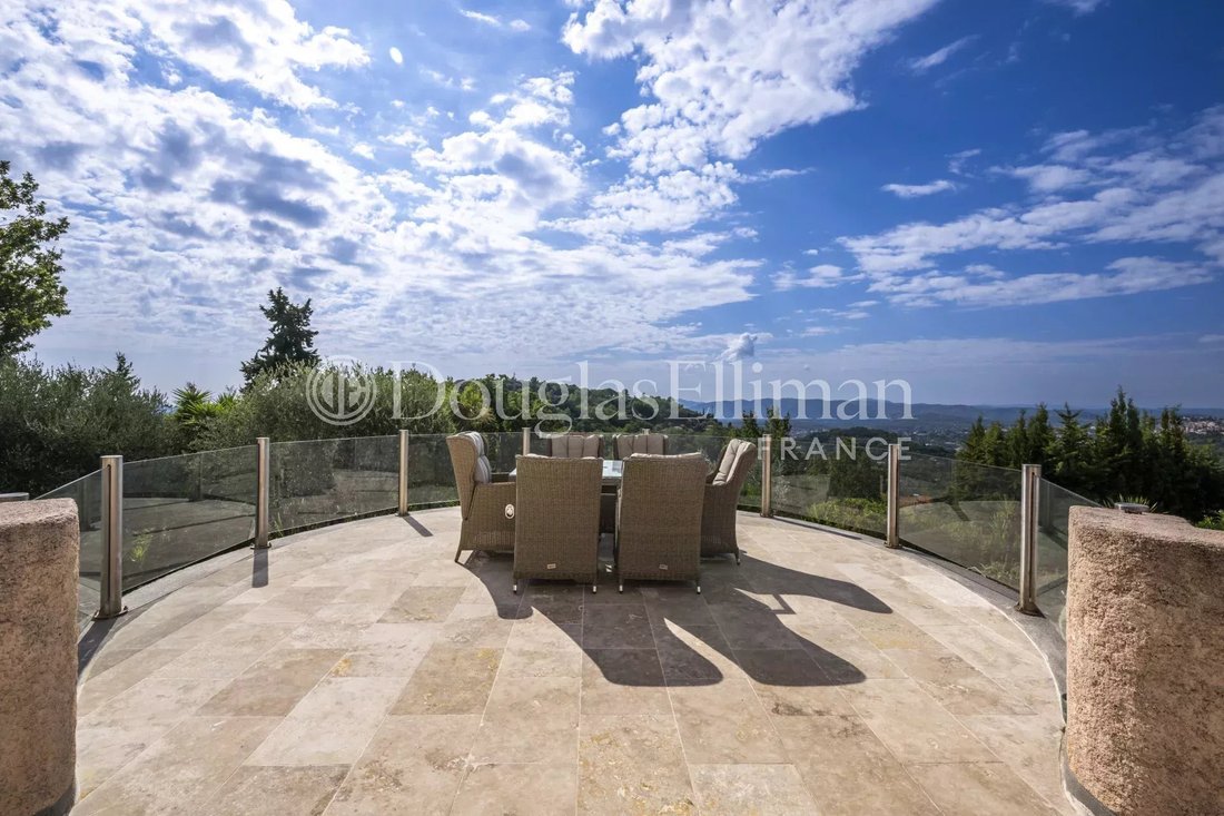 Villa in Châteauneuf-Grasse, Provence-Alpes-Côte d'Azur, France 2 - 16358271