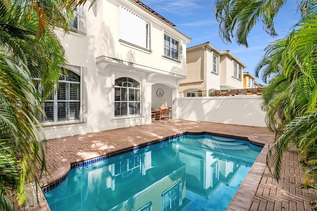 Farm Ranch in Aventura, Florida, United States 3 - 16499045