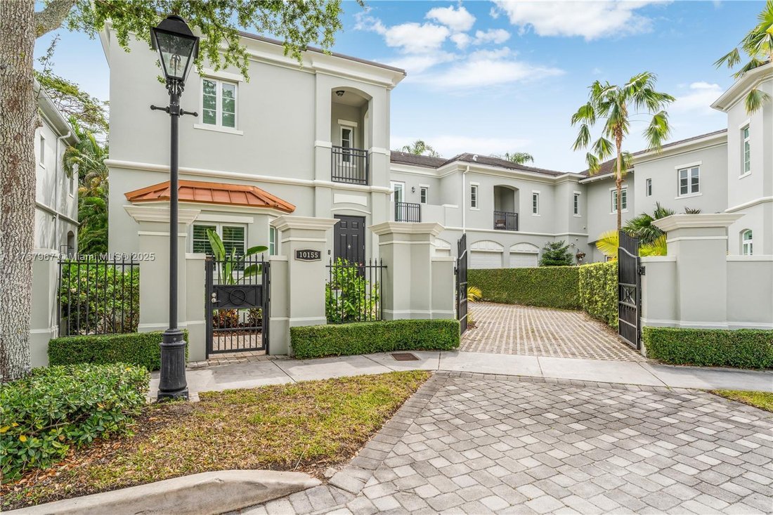 Townhouse in Coral Gables, Florida, United States 5 - 16500128