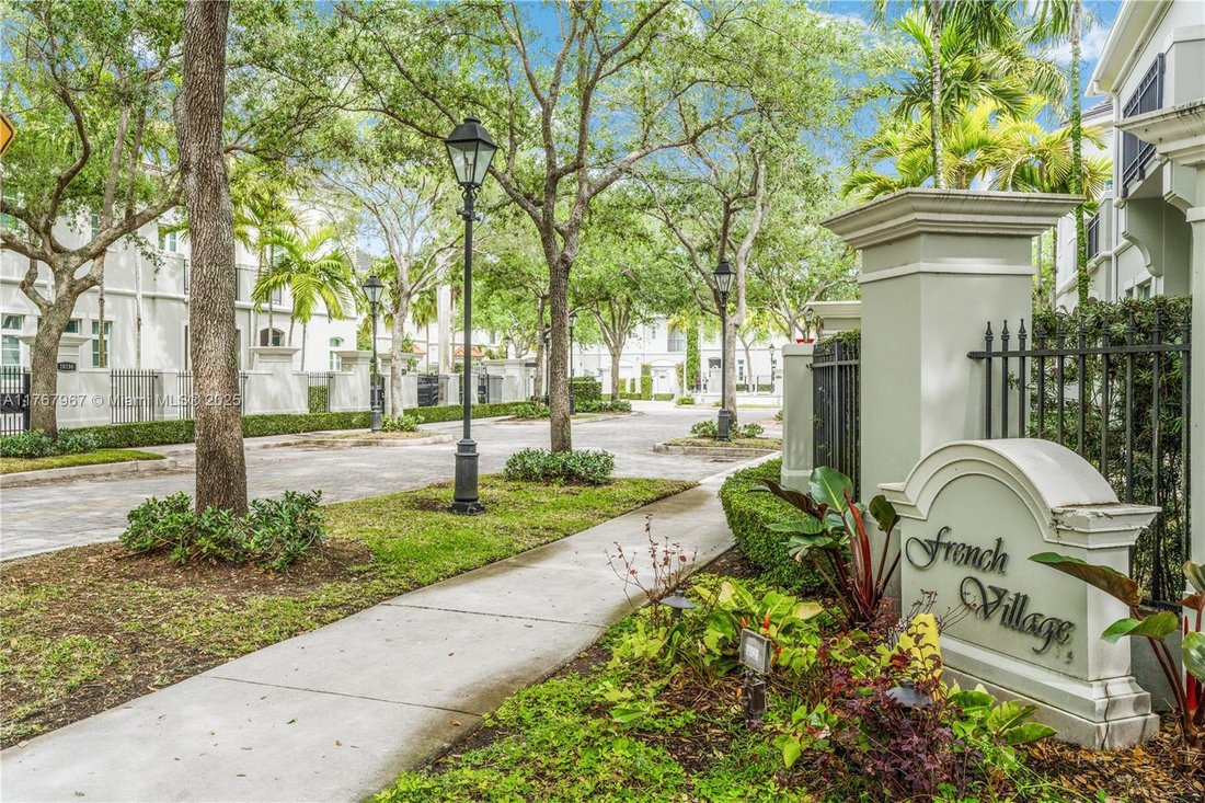 Townhouse in Coral Gables, Florida, United States 3 - 16500128
