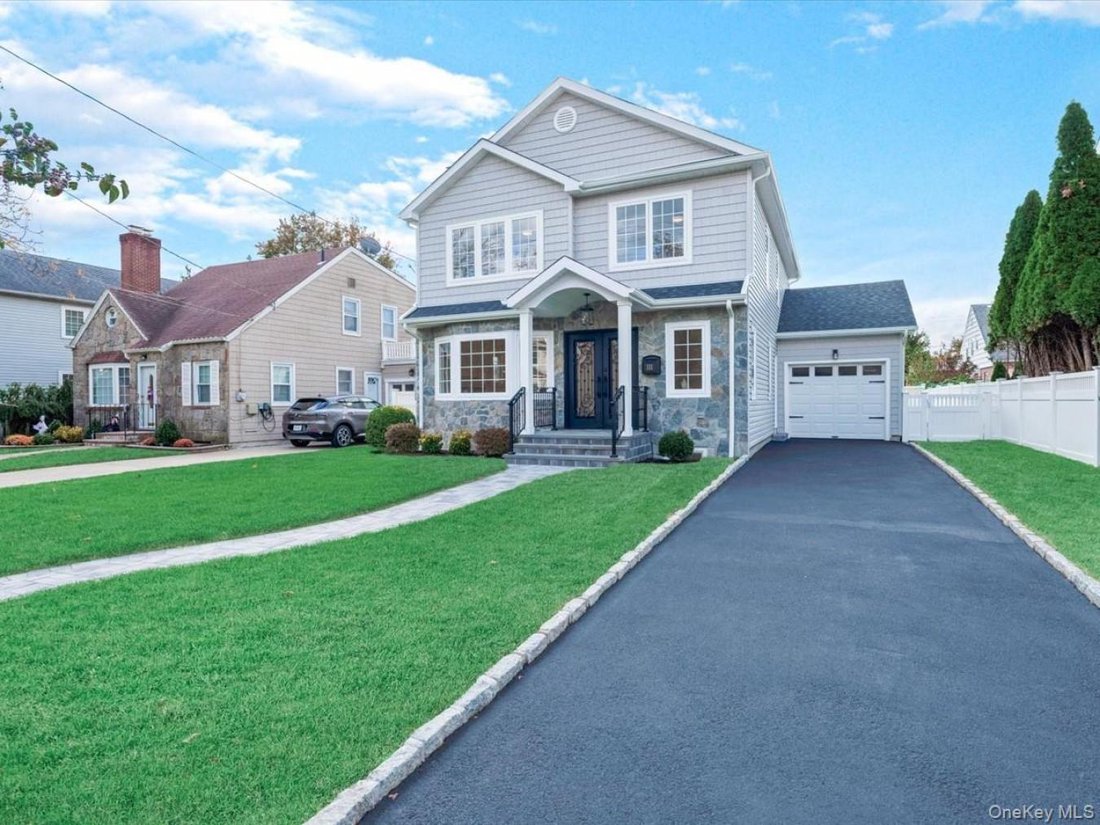 House in New Hyde Park, New York, United States 1 - 16504182