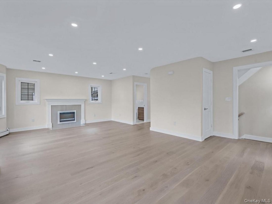 House in New Hyde Park, New York, United States 3 - 16504182