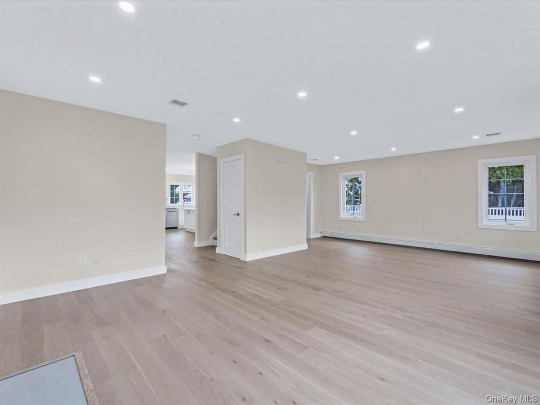House in New Hyde Park, New York, United States 2 - 16504182