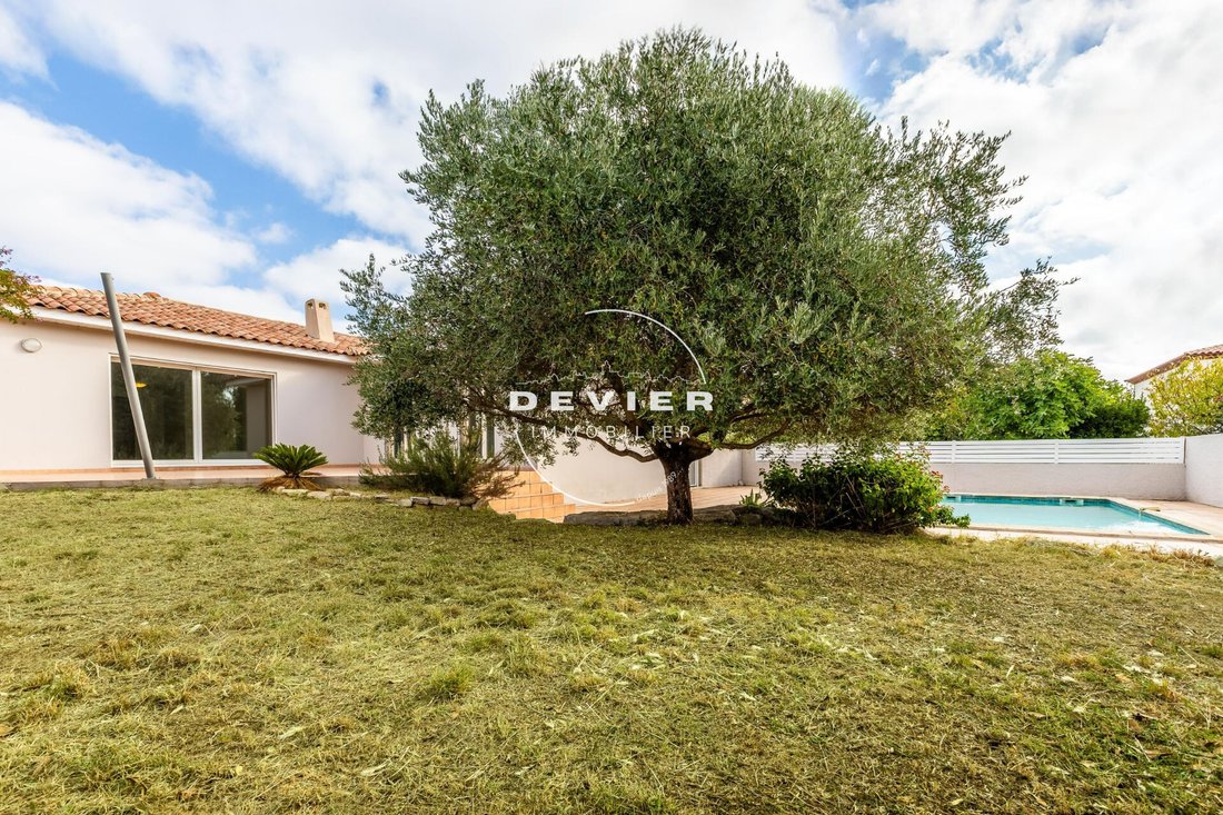 Villa in Saint-Genies-des-Mourgues, Occitania, France 2 - 12702849