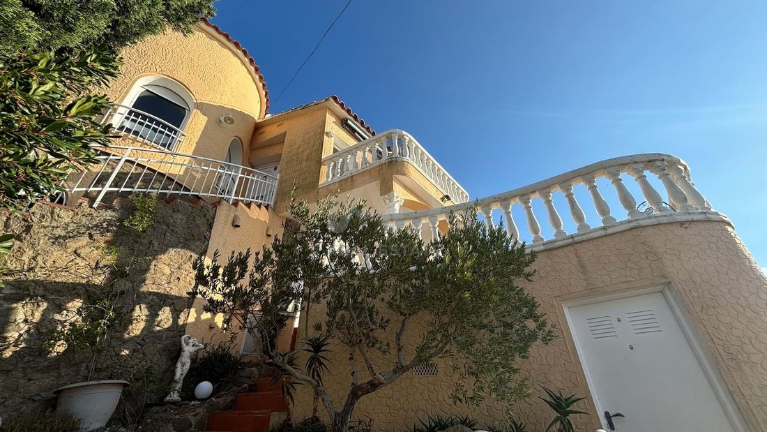 Villa in Roses, Catalonia, Spain 3 - 15222979