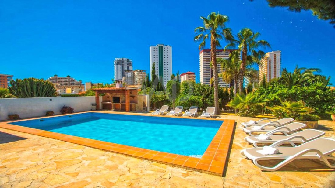 Villa in Calp / Calpe, Valencian Community, Spain 1 - 15384380
