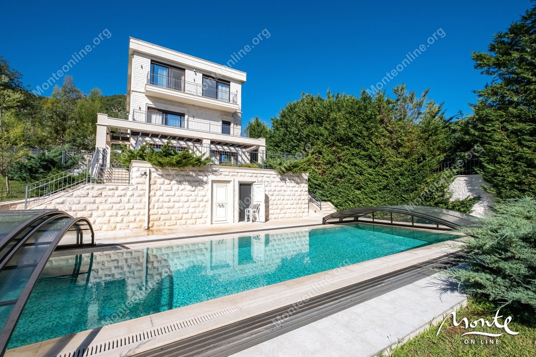 Villa in Tivat, Tivat Municipality, Montenegro 1 - 16505282