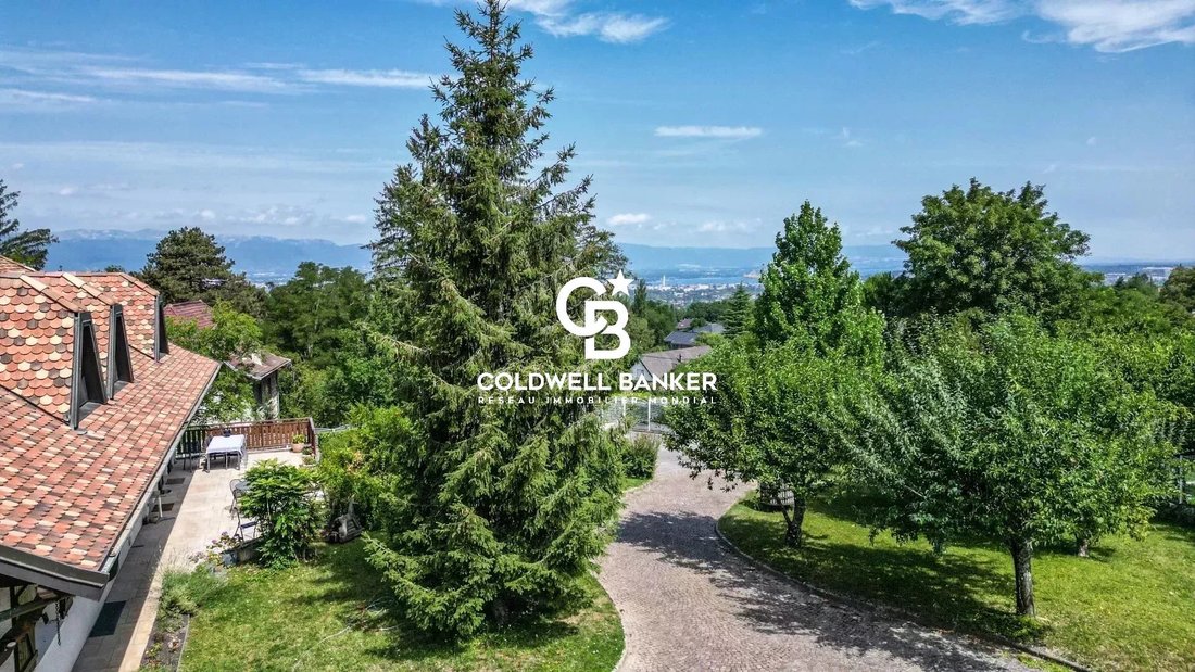 Estate in Collonges-sous-Salève, Auvergne-Rhône-Alpes, France 1 - 15542206