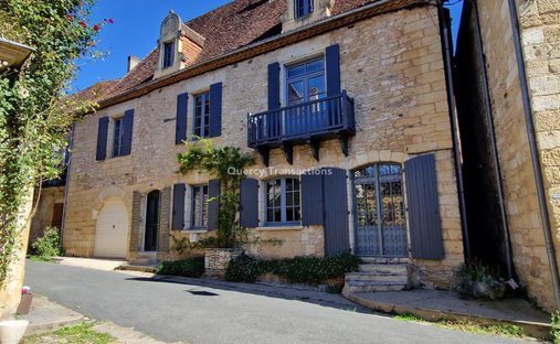 Castle for Sale in Le Bugue, Nouvelle-Aquitaine, France