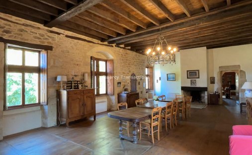 Castle for Sale in Montignac, Nouvelle-Aquitaine, France