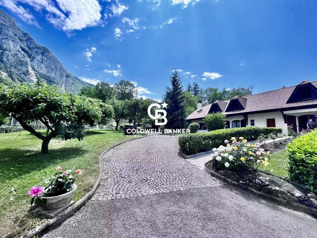 Estate in Collonges-sous-Salève, Auvergne-Rhône-Alpes, France 5 - 15542206