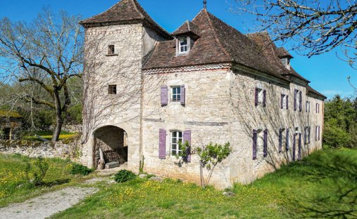 Castle for Sale in Martel, Occitanie, France