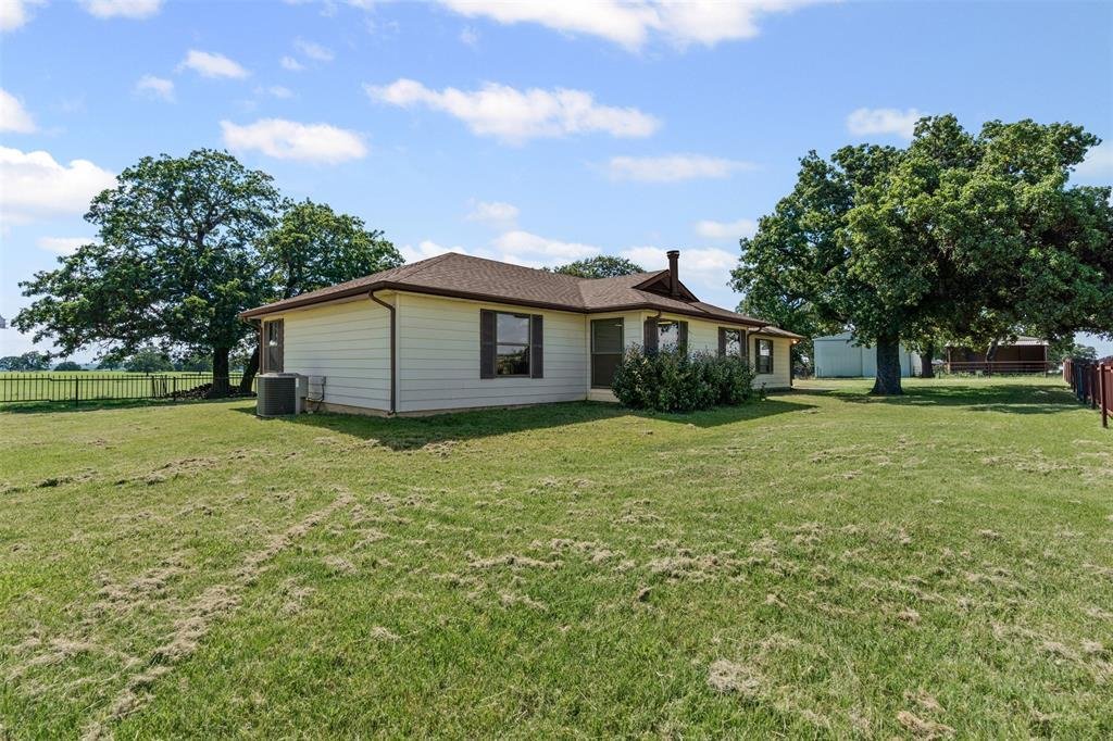 House in Blum, Texas, United States 5 - 16513932