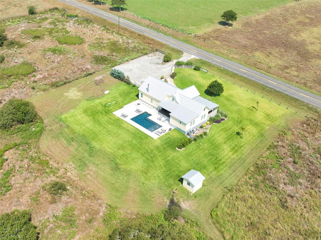 House in Schulenburg, Texas, United States 4 - 16509895
