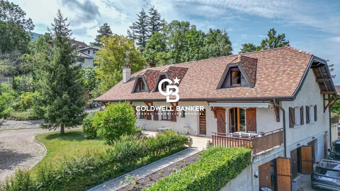 Estate in Collonges-sous-Salève, Auvergne-Rhône-Alpes, France 2 - 15542206