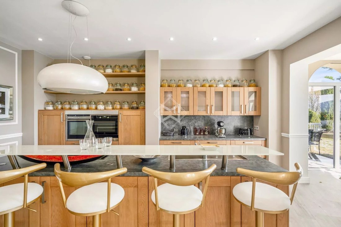 Villa in Le Centre Ville, Mandelieu-la-Napoule, France 4 - 16506047