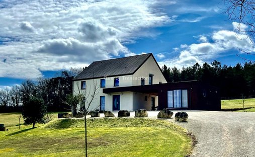 Castle for Sale in Montignac, Nouvelle-Aquitaine, France