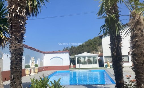 An Urban Chateau Dating Back To 1930 With An Outhouse, A Swimming Pool And Tree Dotted Grounds