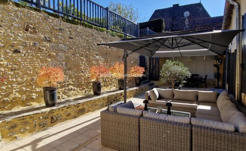 Castle for Sale in Le Bugue, Nouvelle-Aquitaine, France