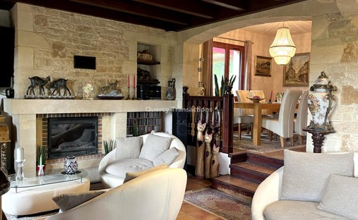 Castle for Sale in Montignac, Nouvelle-Aquitaine, France