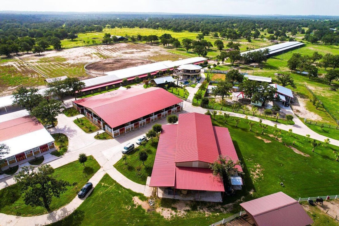 House in Muldoon, Texas, United States 2 - 16509385