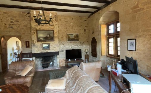 Castle for Sale in Montignac, Nouvelle-Aquitaine, France
