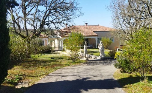 An Urban Chateau Dating Back To 1930 With An Outhouse, A Swimming Pool And Tree Dotted Grounds