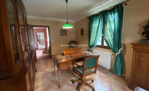 An Urban Chateau Dating Back To 1930 With An Outhouse, A Swimming Pool And Tree Dotted Grounds