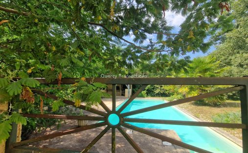 Castle for Sale in Le Bugue, Nouvelle-Aquitaine, France