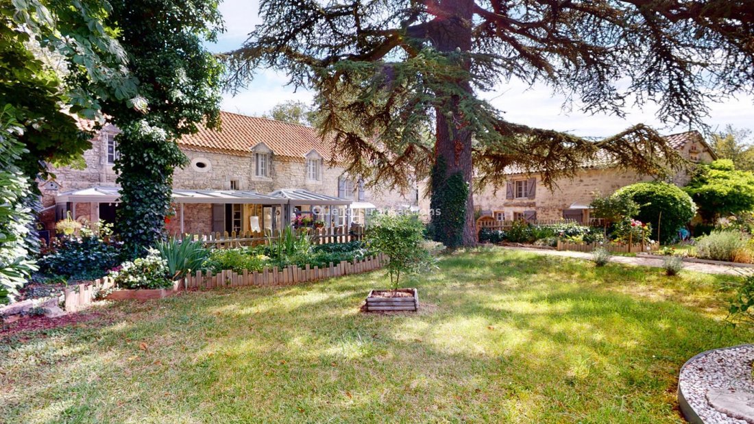 House in Thenon, Nouvelle-Aquitaine, France 1 - 16510827