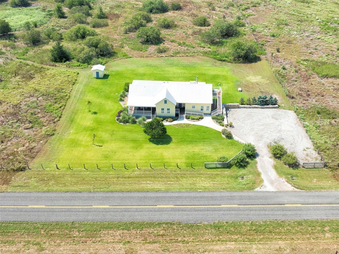 House in Schulenburg, Texas, United States 3 - 16509895