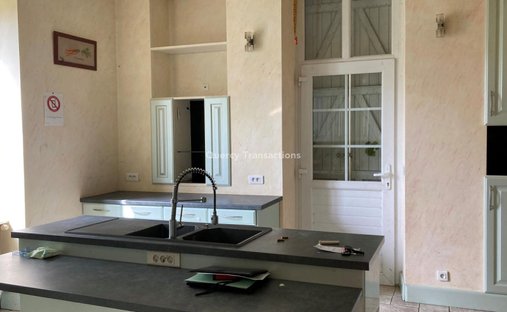 Castle for Sale in Luzech, Occitanie, France