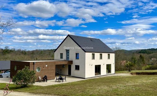 Castle for Sale in Montignac, Nouvelle-Aquitaine, France