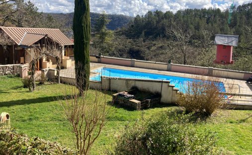 An Urban Chateau Dating Back To 1930 With An Outhouse, A Swimming Pool And Tree Dotted Grounds