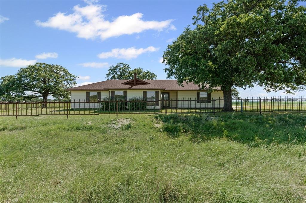 House in Blum, Texas, United States 4 - 16513932