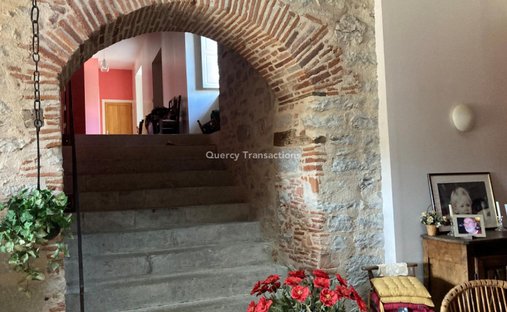 An Urban Chateau Dating Back To 1930 With An Outhouse, A Swimming Pool And Tree Dotted Grounds