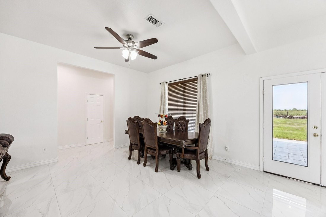 House in Sealy, Texas, United States 3 - 16508381