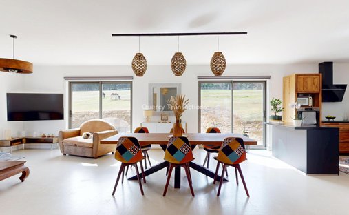 Castle for Sale in Montignac, Nouvelle-Aquitaine, France