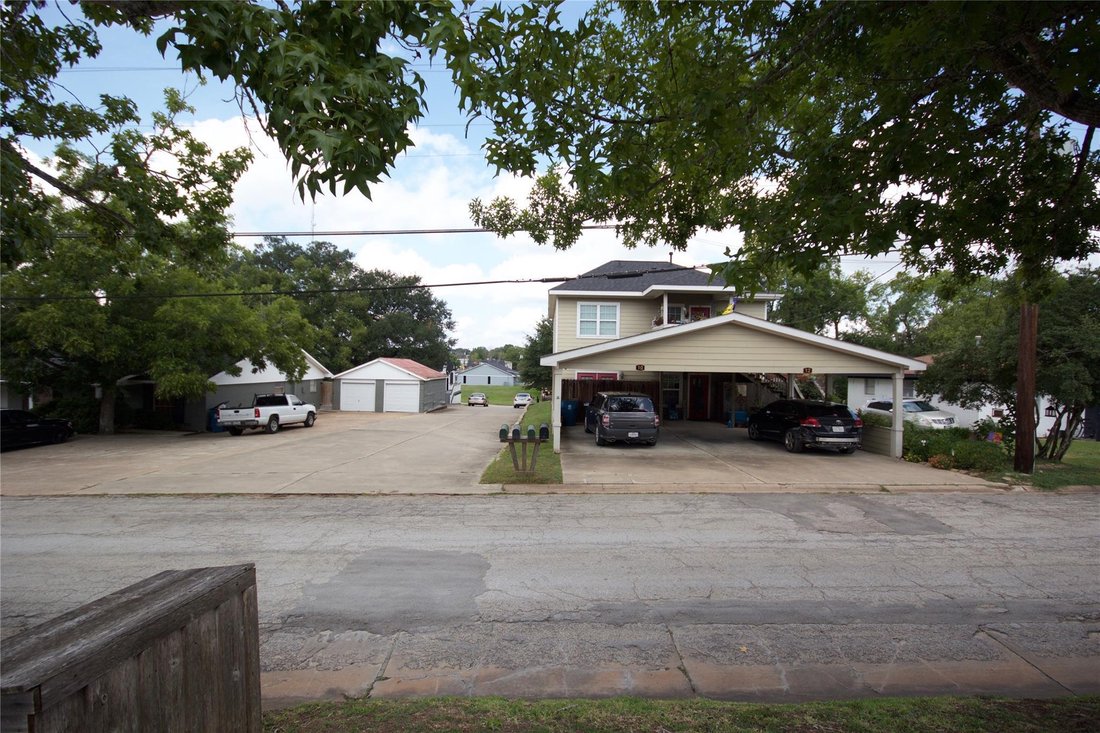 Bellville, Texas, United States 5 - 16509214