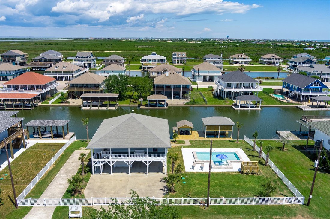 House in Bolivar Peninsula, Texas, United States 1 - 16506862