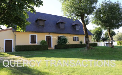 House in Charles de Gaulle, Cahors, France 1