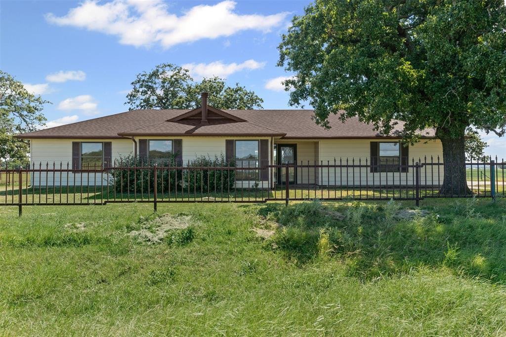 House in Blum, Texas, United States 2 - 16513932