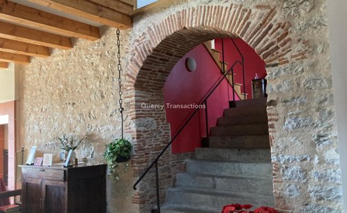 An Urban Chateau Dating Back To 1930 With An Outhouse, A Swimming Pool And Tree Dotted Grounds