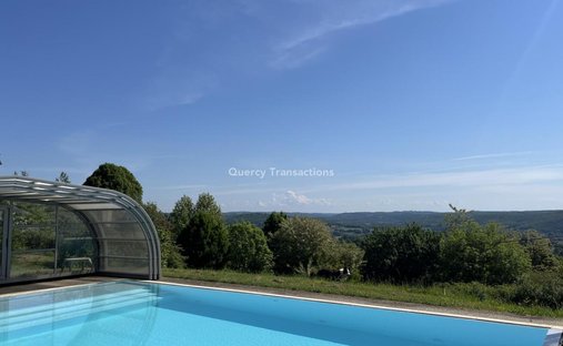 Castle for Sale in Montignac, Nouvelle-Aquitaine, France