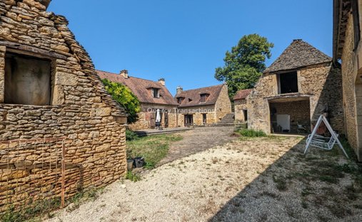 Castle for Sale in Montignac, Nouvelle-Aquitaine, France