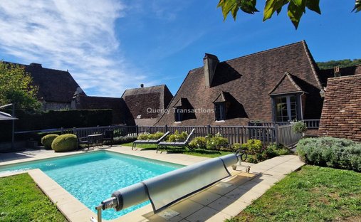 Castle for Sale in Le Bugue, Nouvelle-Aquitaine, France